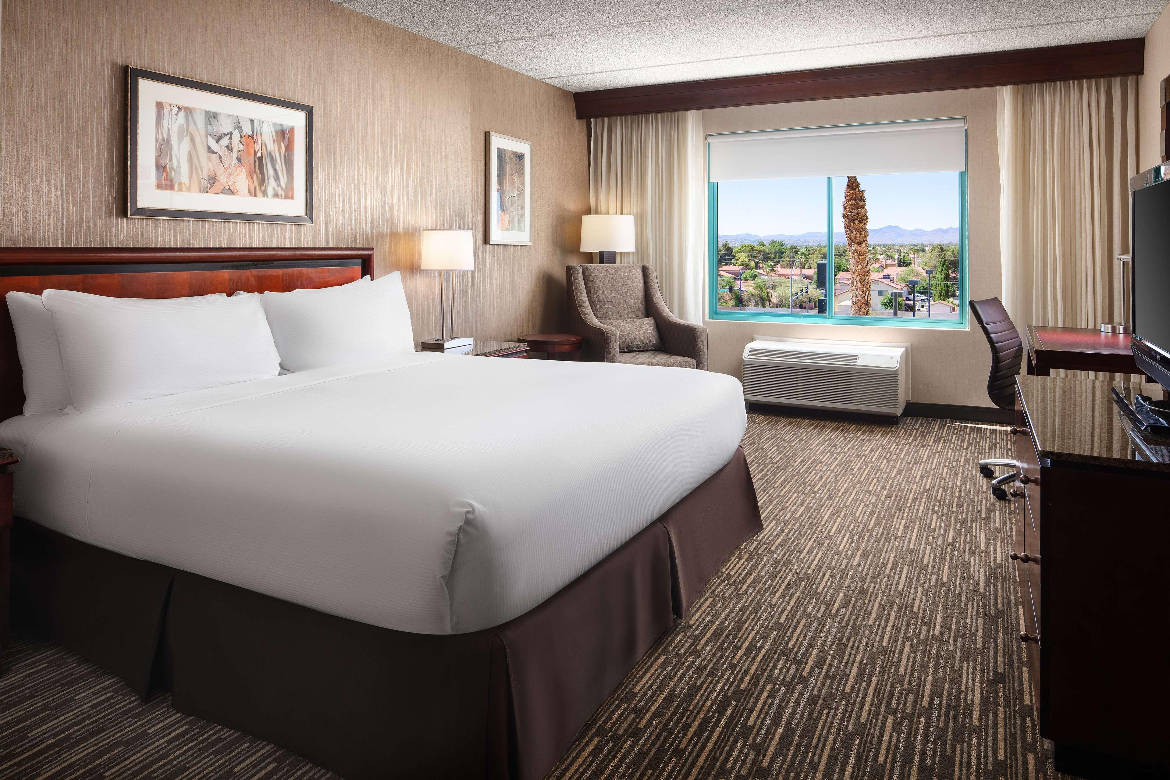 Doubletree By Hilton Las Vegas Airport Exterior photo