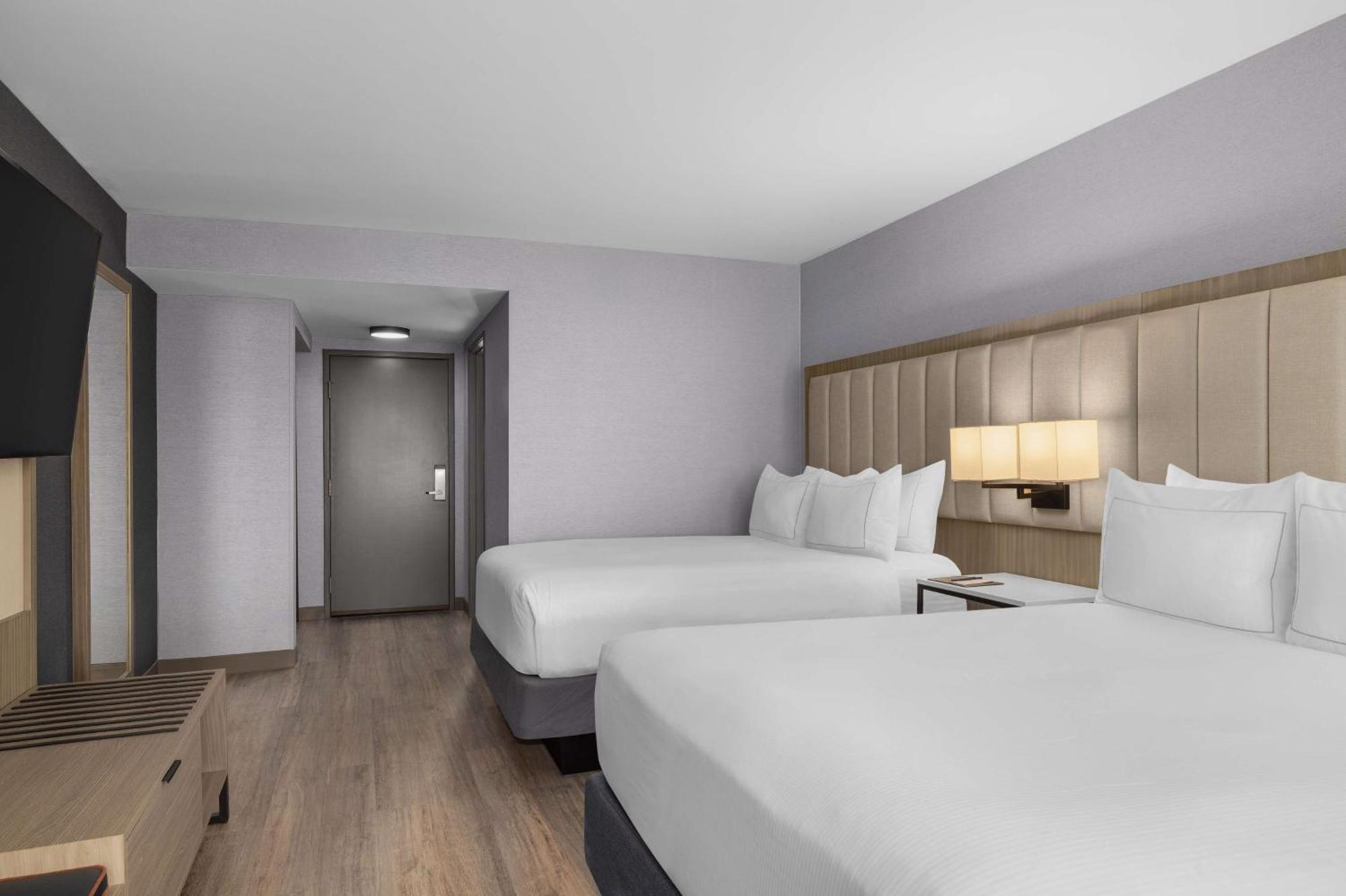 Doubletree By Hilton Las Vegas Airport Exterior photo