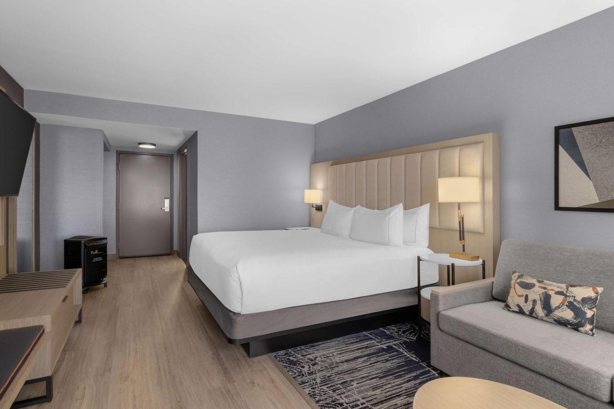 Doubletree By Hilton Las Vegas Airport Exterior photo