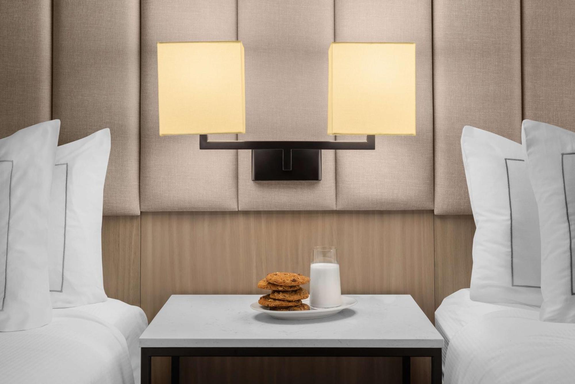 Doubletree By Hilton Las Vegas Airport Exterior photo