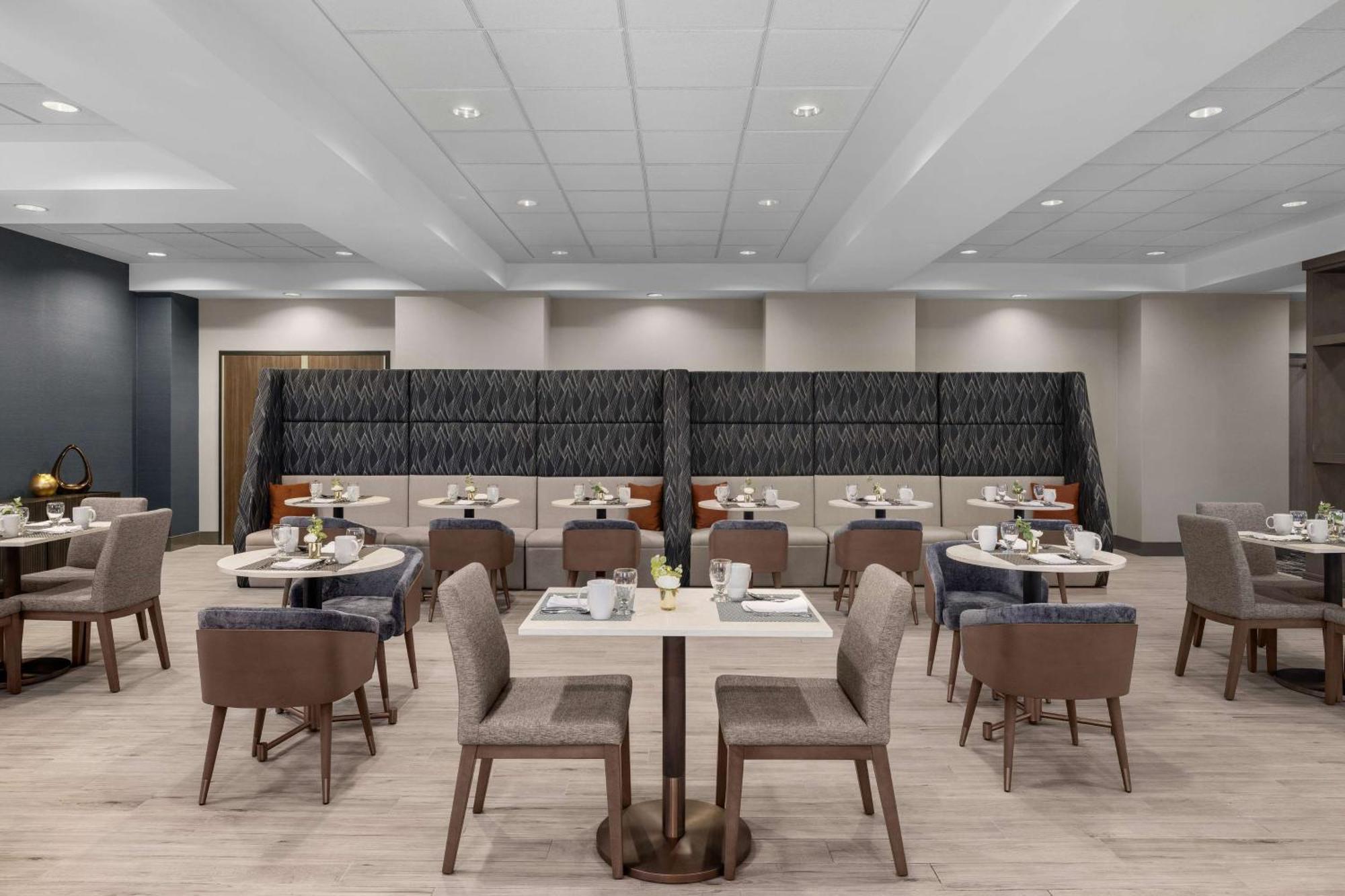 Doubletree By Hilton Las Vegas Airport Exterior photo