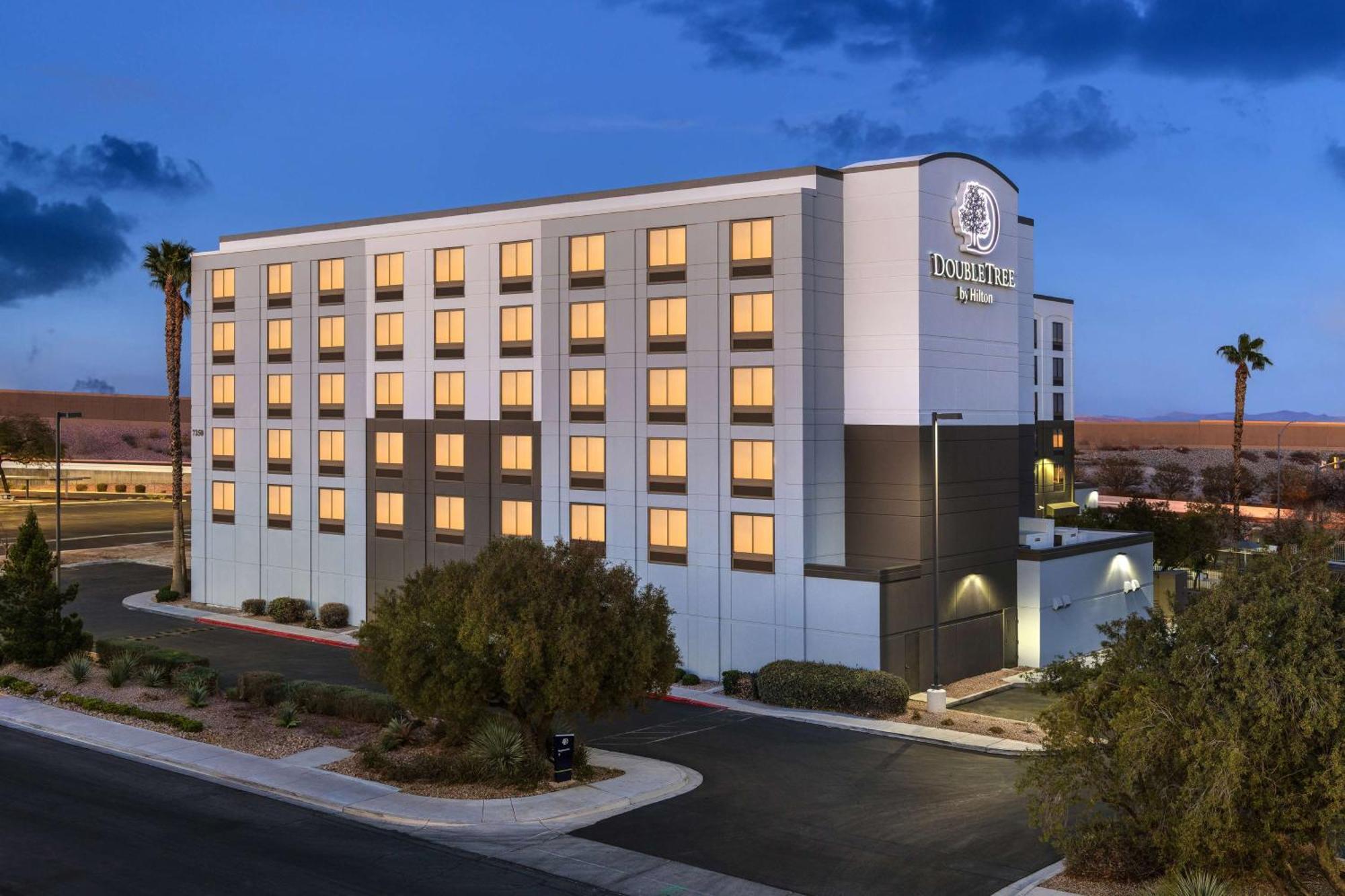 Doubletree By Hilton Las Vegas Airport Exterior photo