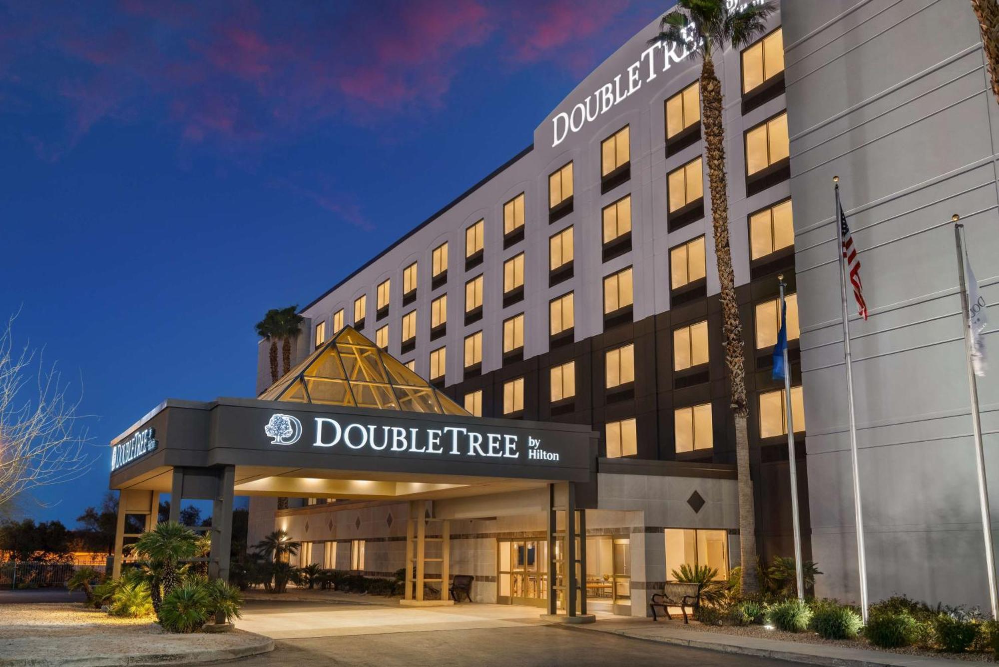 Doubletree By Hilton Las Vegas Airport Exterior photo